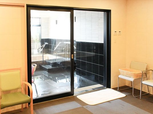 浴室前の休憩室  
