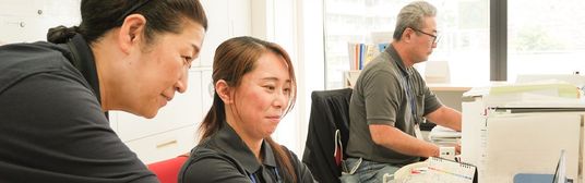 職員が働く様子