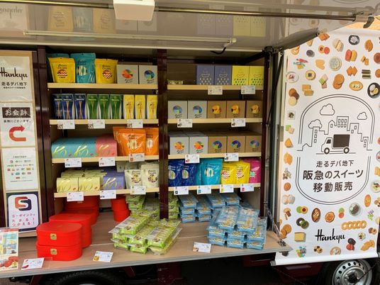 商品棚の移動販売車
