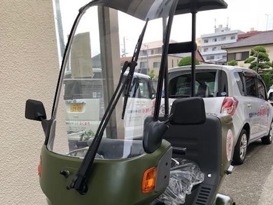 送迎車の駐車場  