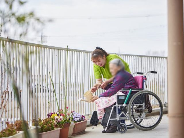 開放感あるテラス テラス 広々としたテラスで、リラックスしながらお花を楽しむ時間が過ごせます。