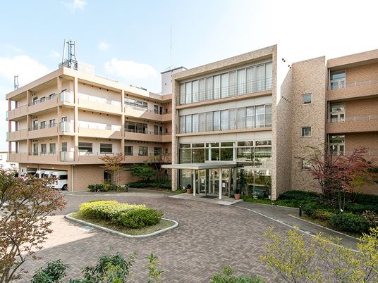 建物正面の外観  