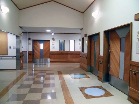 エレベーターの前の廊下