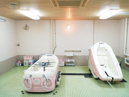 機械浴の浴室  