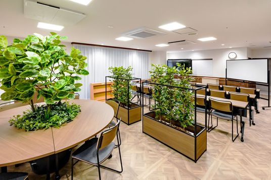 明るいラウンジ