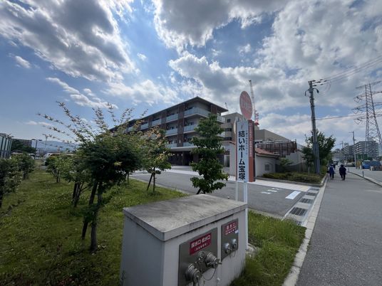 緑がある建物の外観