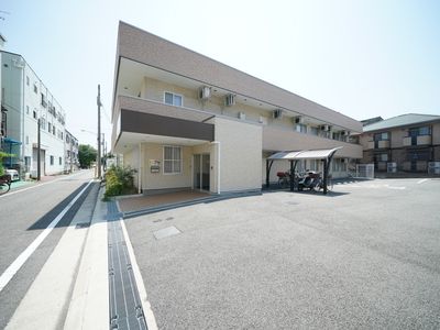 明るい施設外観