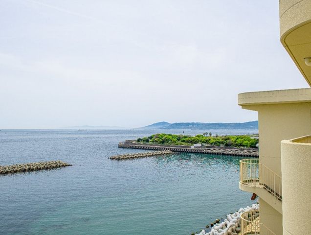 海に面した施設の景観 居室 心安らぐ海を眺めながら、利用者様に快適なサービスを提供するやりがいのある職場です。