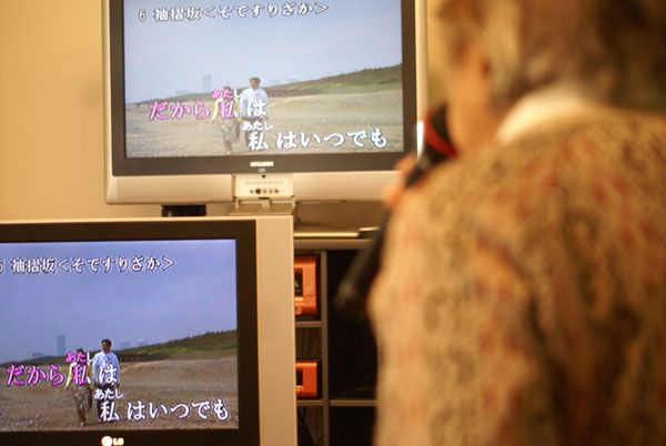 カラオケを楽しむ様子