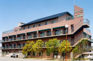 3階建て建物の外観