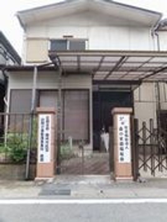 外観のエントランス