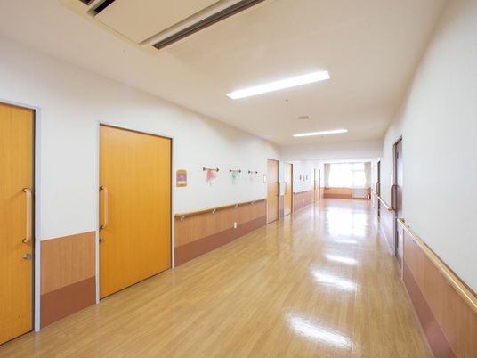 明るい廊下の一角