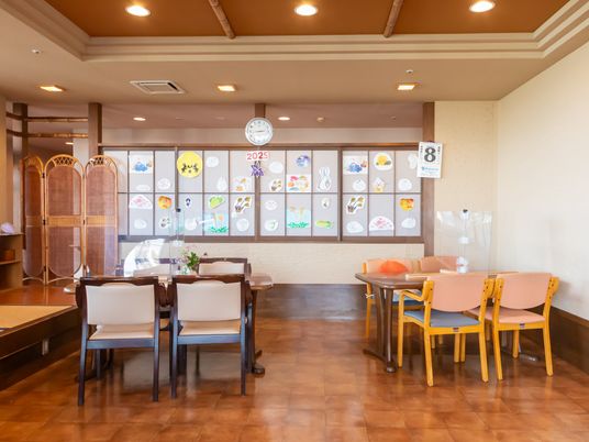 明るいスペースのダイニングルーム