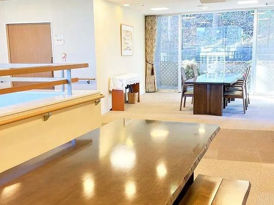 明るい食堂の風景