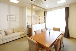 明るい居室の一部