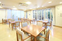 広々とした快適な食堂