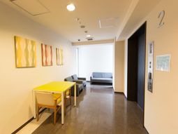 明るい休憩スペースの様子