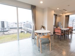 明るい食堂の一角