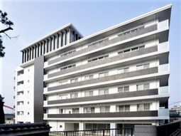 モダンな建物の外観