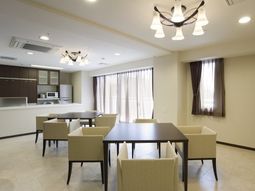 広々とした明るいダイニング