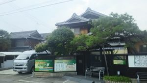庭と建物
