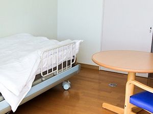 ベッドのある居室  