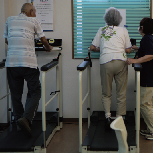利用者が運動する機能訓練室