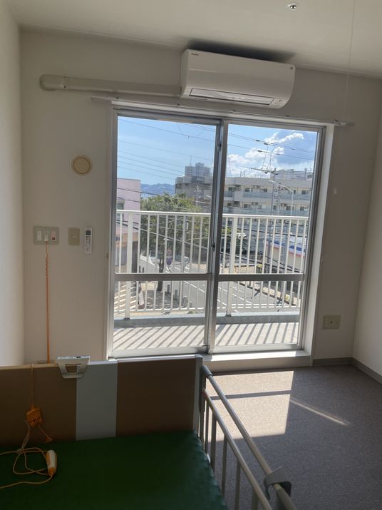 清潔な洗面台と鏡