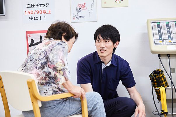 血圧チェック中の部屋