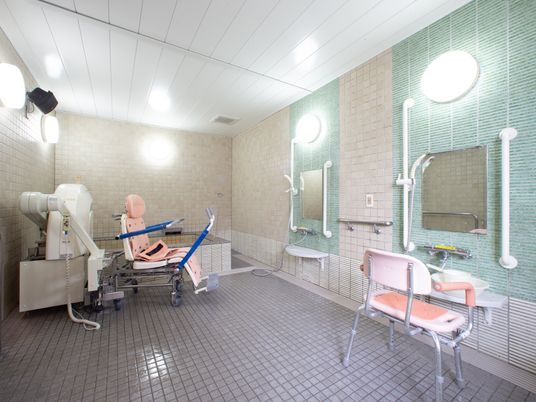 バリアフリー設計の浴室