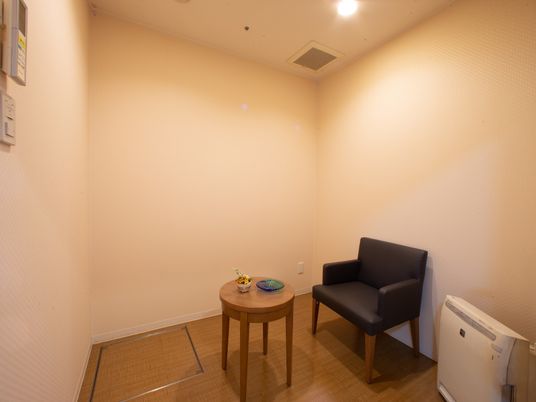 シンプルな居室の一角