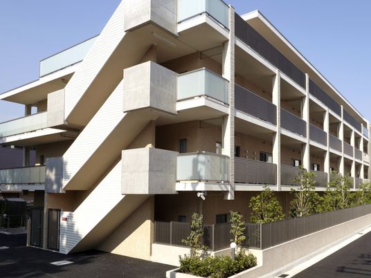モダンな建物の外観