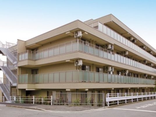 ゆったりとした多階層の建物