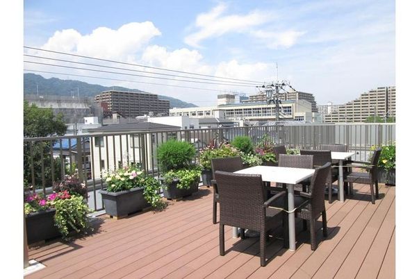 開放的な屋上テラス