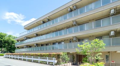 多階層の建物の外観