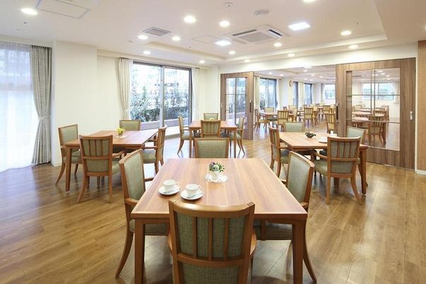 明るいダイニングスペース