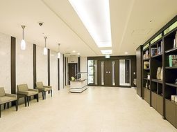 清潔な廊下と待合スペース