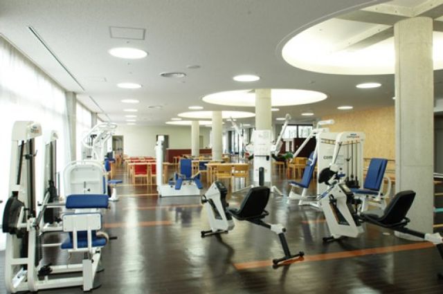 運動設備のある部屋