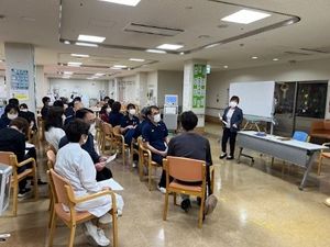研修中のスタッフたち