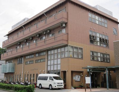 大きな建物の外観