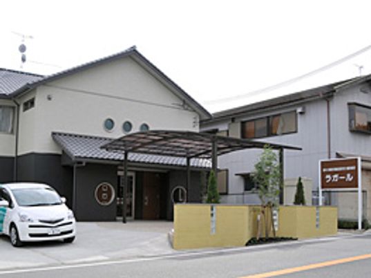 温かみのあるエントランス