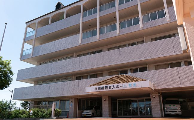 ゆったりとした建物外観
