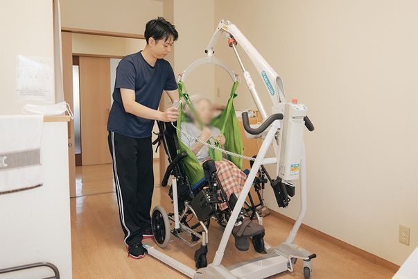 リフトで移動を補助