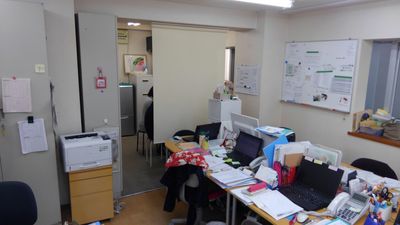 事務作業の様子のオフィス
