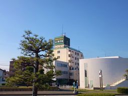 明るい施設外観