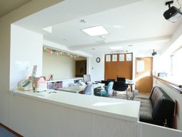 明るい受付スペース
