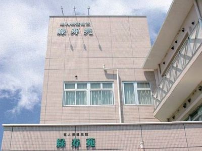 青空の建物外観