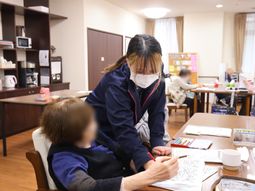 スタッフと利用者の様子