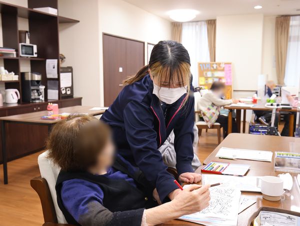スタッフと利用者の様子