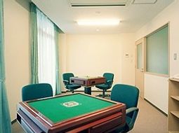 明るい多目的室の一角